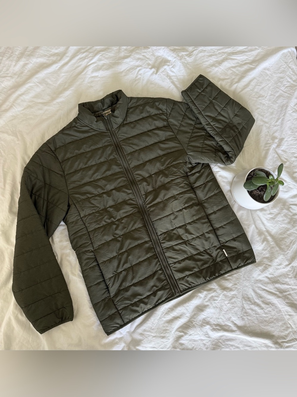 Men's Lightweight Quilted Puffer Jacket in Olive